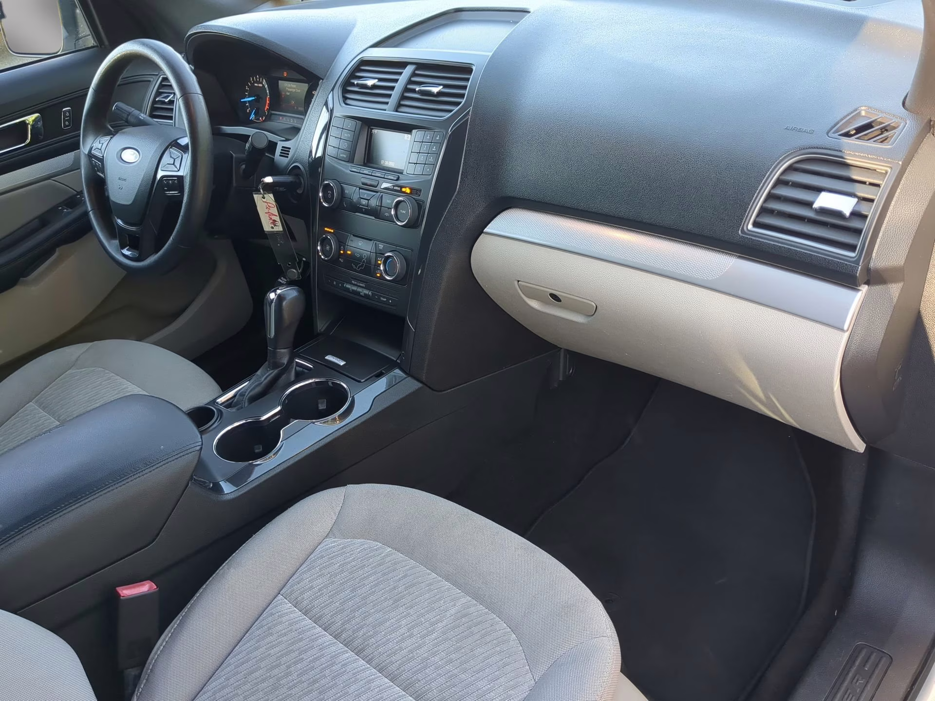 2018 Ingot Silver Metallic Ford Explorer FWD SUV