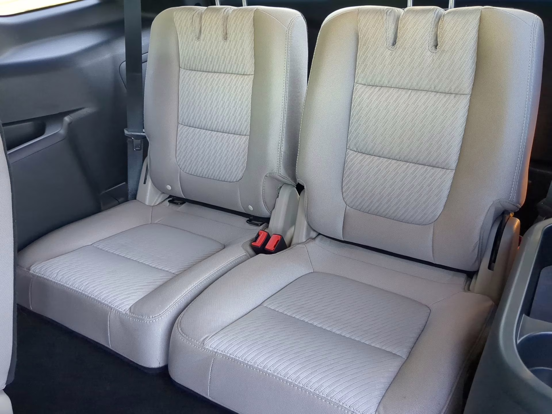 2018 Ingot Silver Metallic Ford Explorer FWD SUV