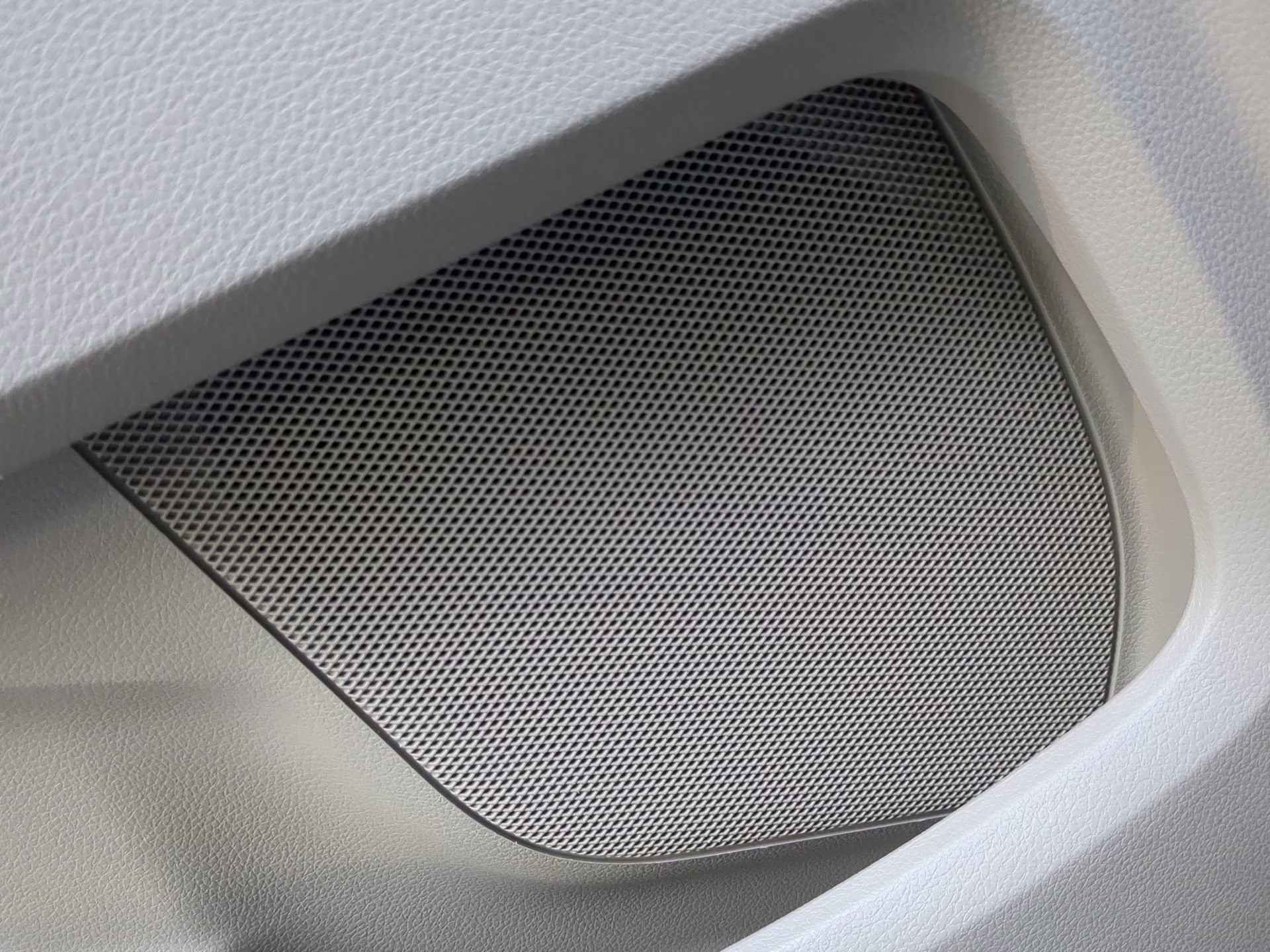 2018 Ingot Silver Metallic Ford Explorer FWD SUV