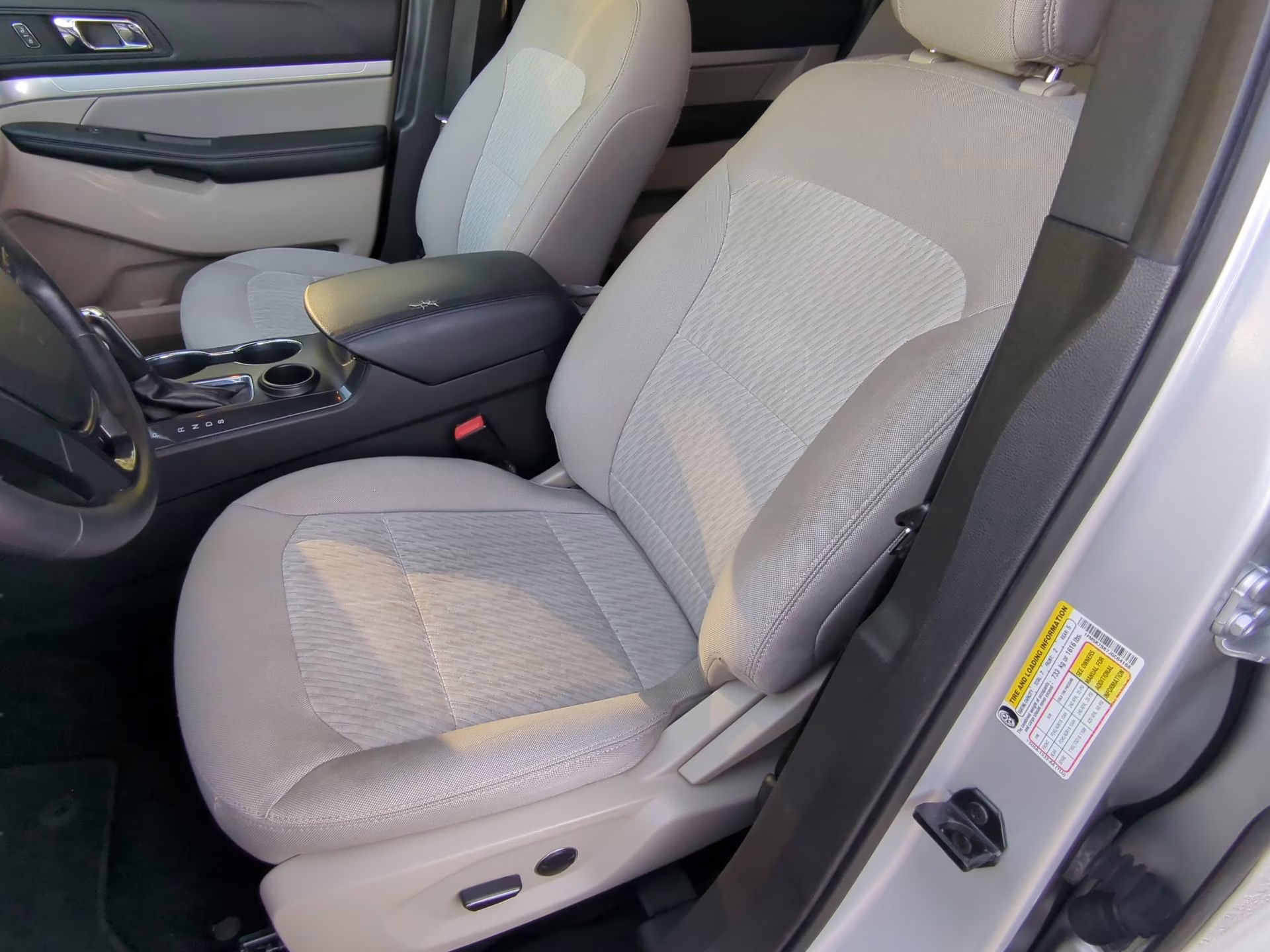 2018 Ingot Silver Metallic Ford Explorer FWD SUV