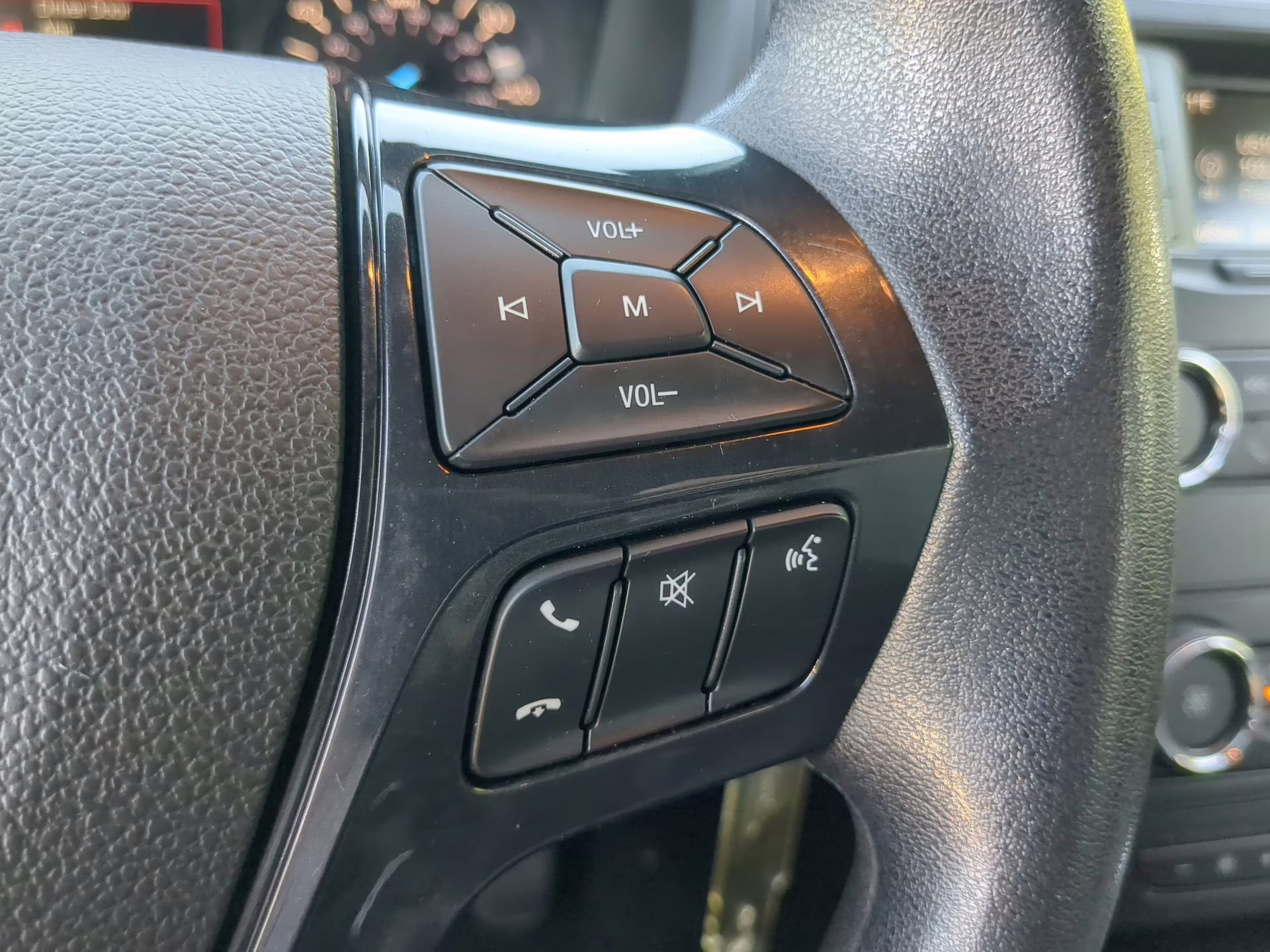 2018 Ingot Silver Metallic Ford Explorer FWD SUV