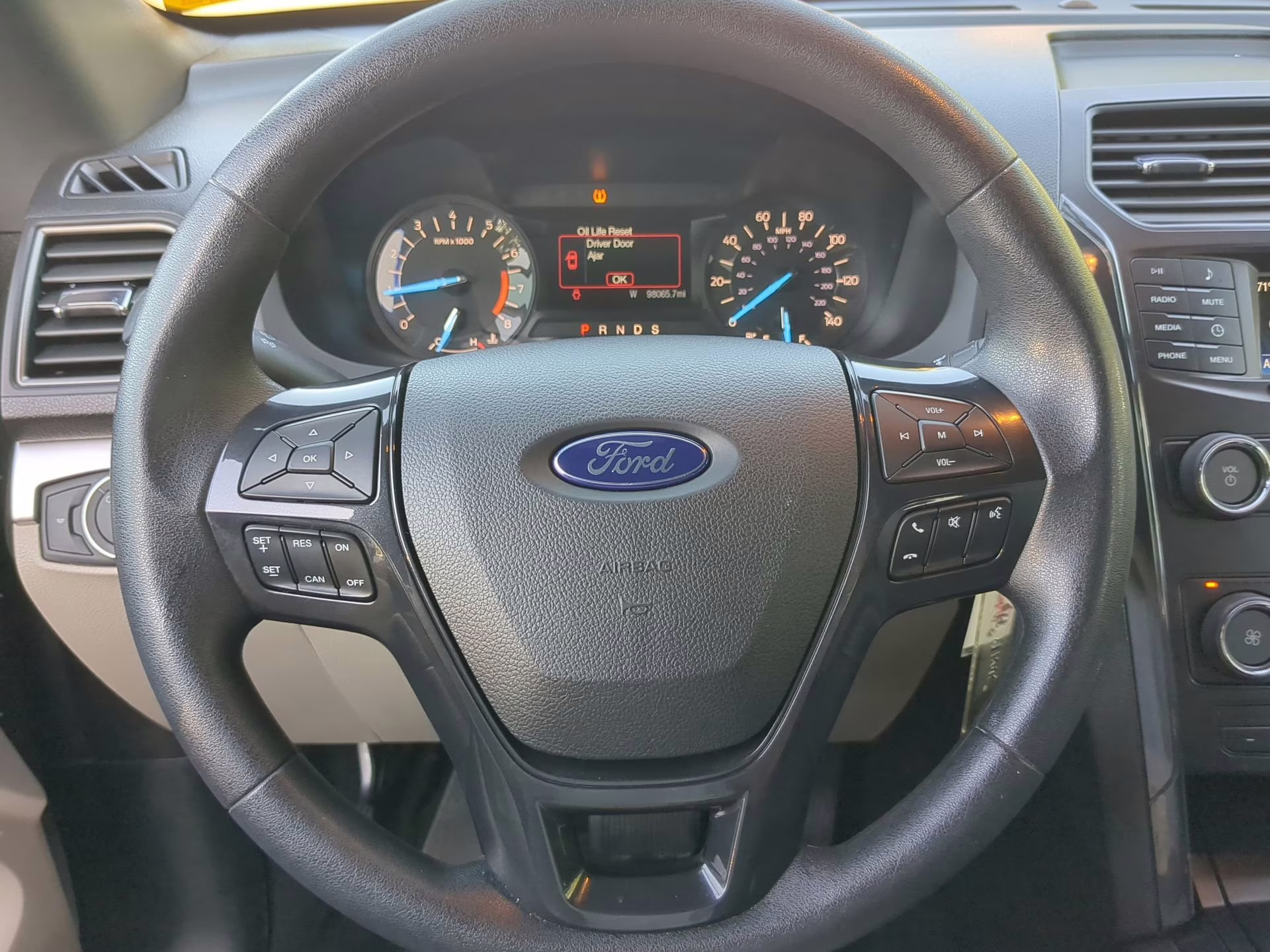 2018 Ingot Silver Metallic Ford Explorer FWD SUV