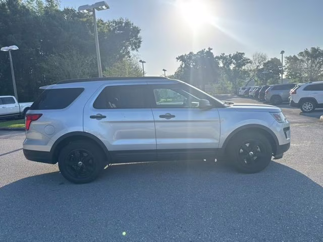 2018 Ingot Silver Metallic Ford Explorer FWD SUV