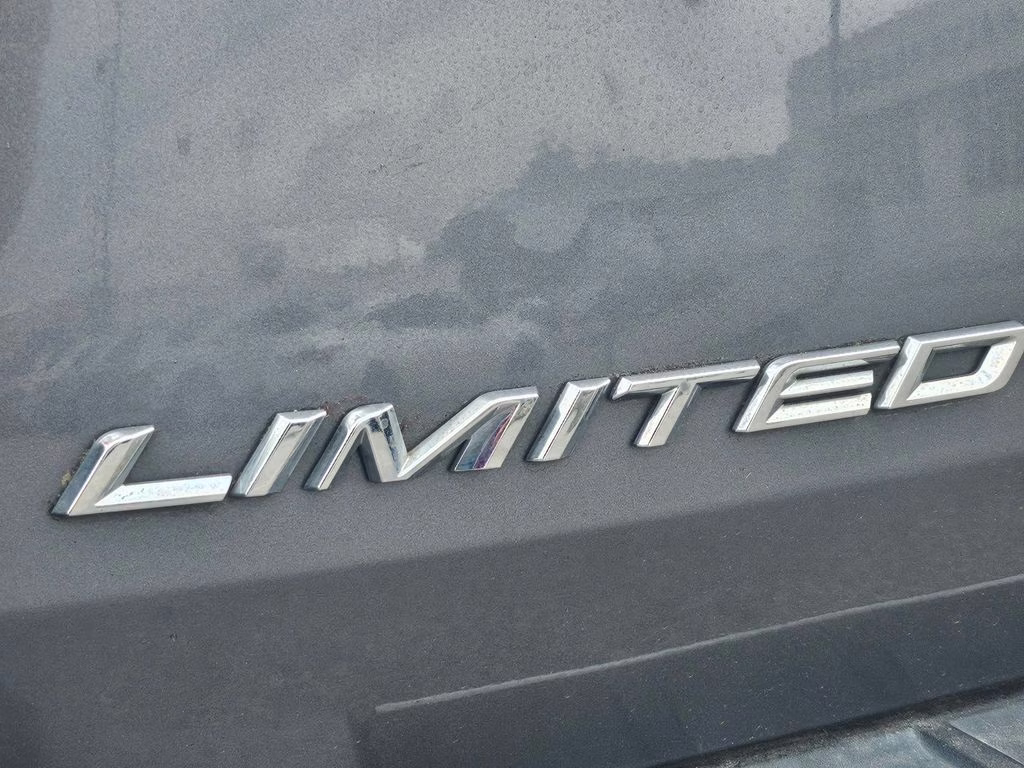 2022 Gray Metallic Ford Explorer Limited 4X4 SUV