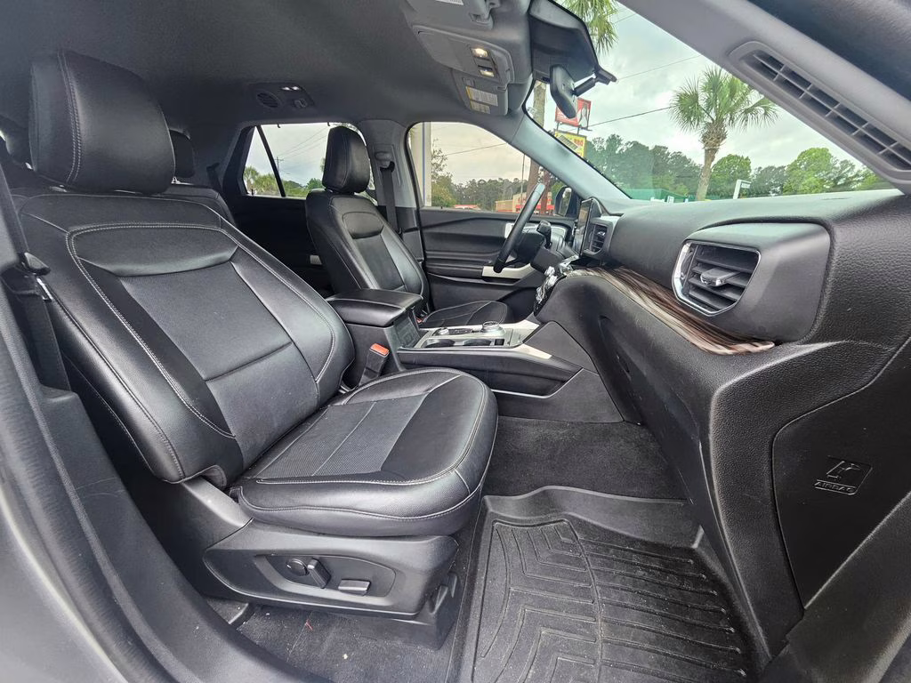 2022 Gray Metallic Ford Explorer Limited 4X4 SUV
