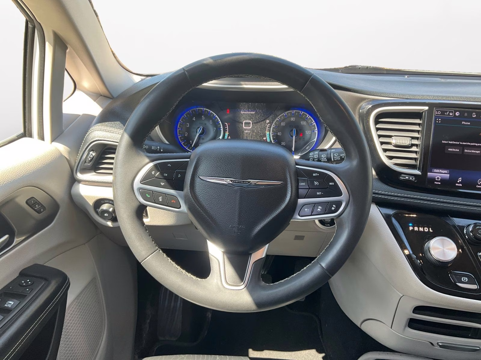 2022 Bright White Clearcoat Chrysler Pacifica Touring L FWD Van