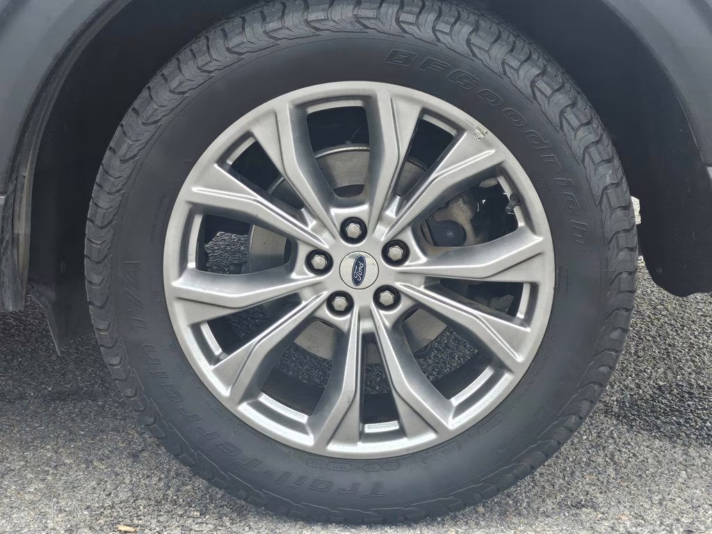 2022 Gray Metallic Ford Explorer Limited 4X4 SUV
