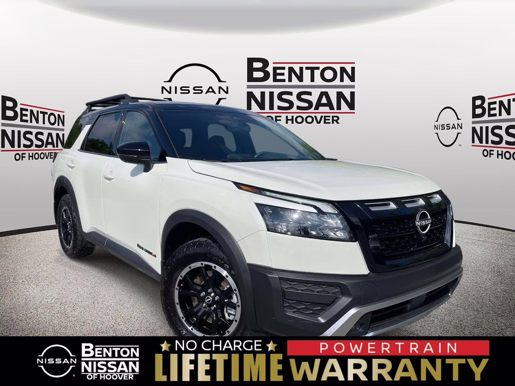 2024 Pearl White Tricoat/Super Black Nissan Pathfinder Rock Creek 4X4 SUV