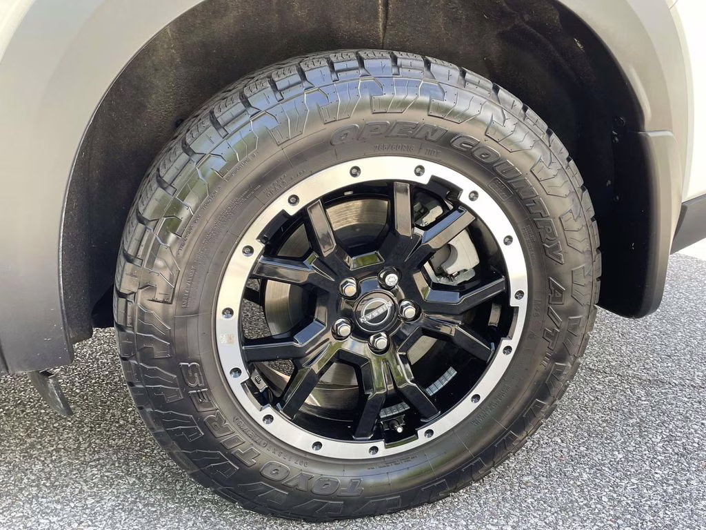 2024 Pearl White Tricoat/Super Black Nissan Pathfinder Rock Creek 4X4 SUV