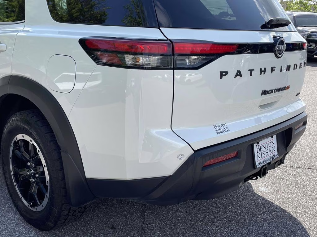 2024 Pearl White Tricoat/Super Black Nissan Pathfinder Rock Creek 4X4 SUV