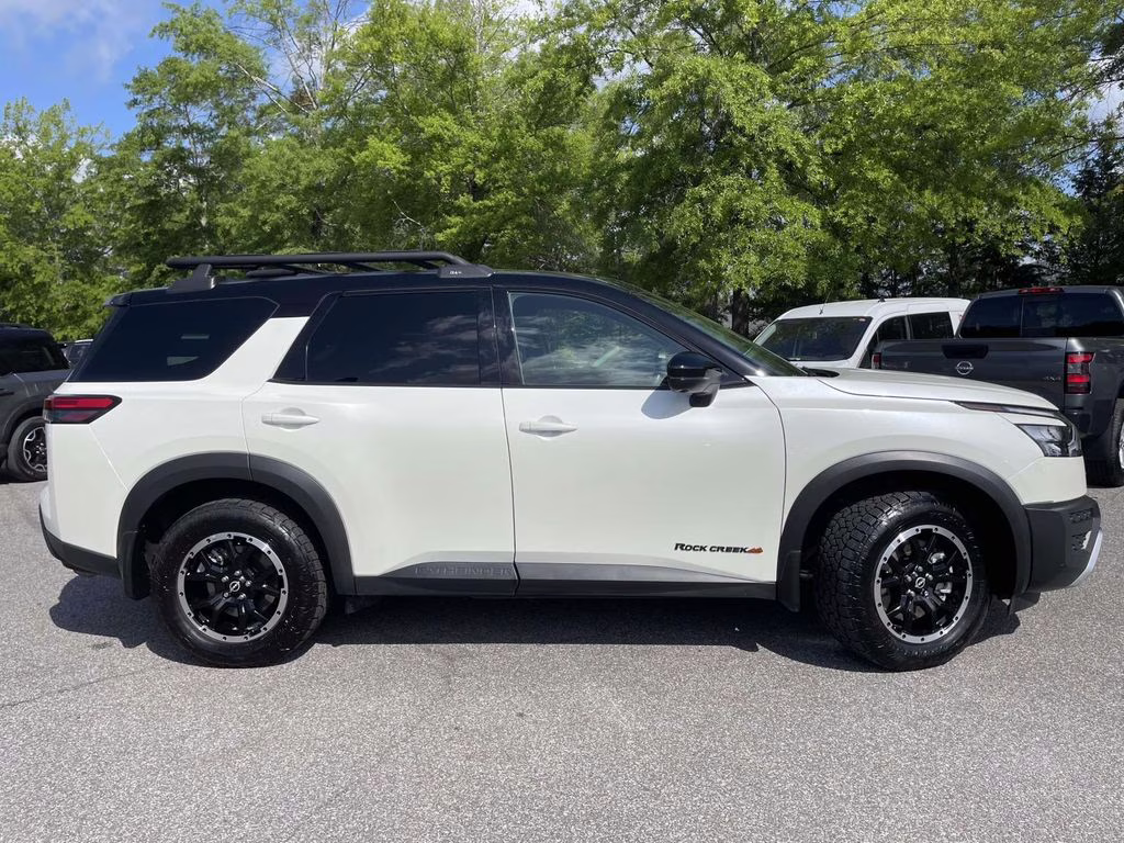2024 Pearl White Tricoat/Super Black Nissan Pathfinder Rock Creek 4X4 SUV