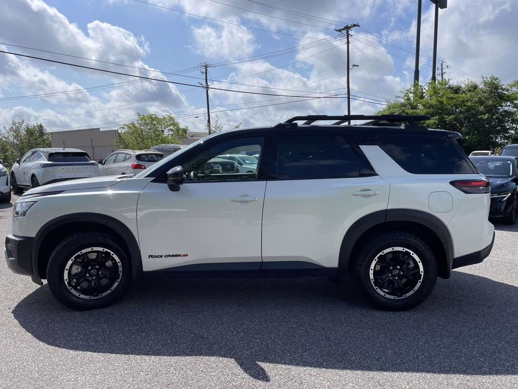 2024 Pearl White Tricoat/Super Black Nissan Pathfinder Rock Creek 4X4 SUV