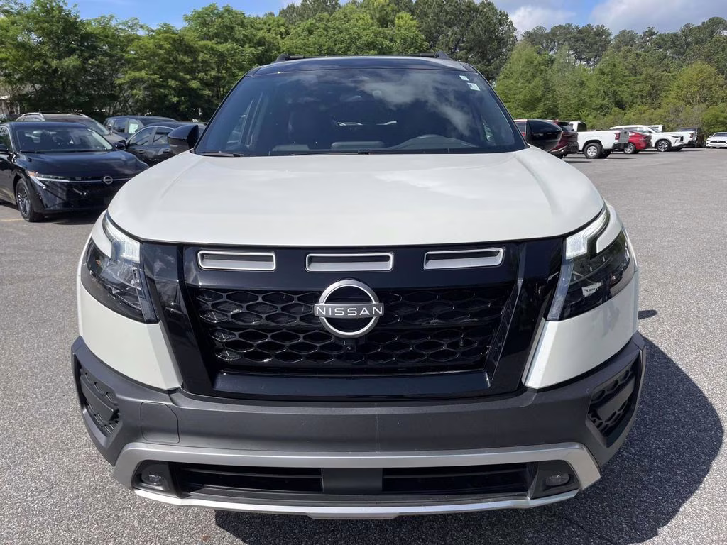 2024 Pearl White Tricoat/Super Black Nissan Pathfinder Rock Creek 4X4 SUV