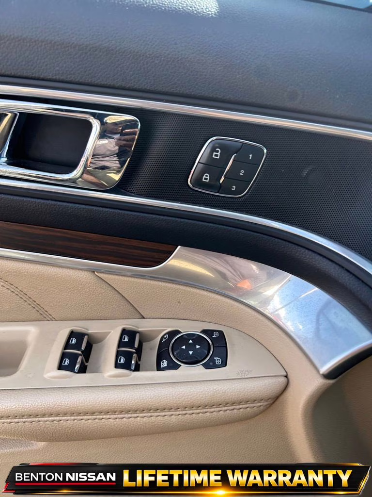 2017 White Gold Metallic Ford Explorer Limited FWD SUV