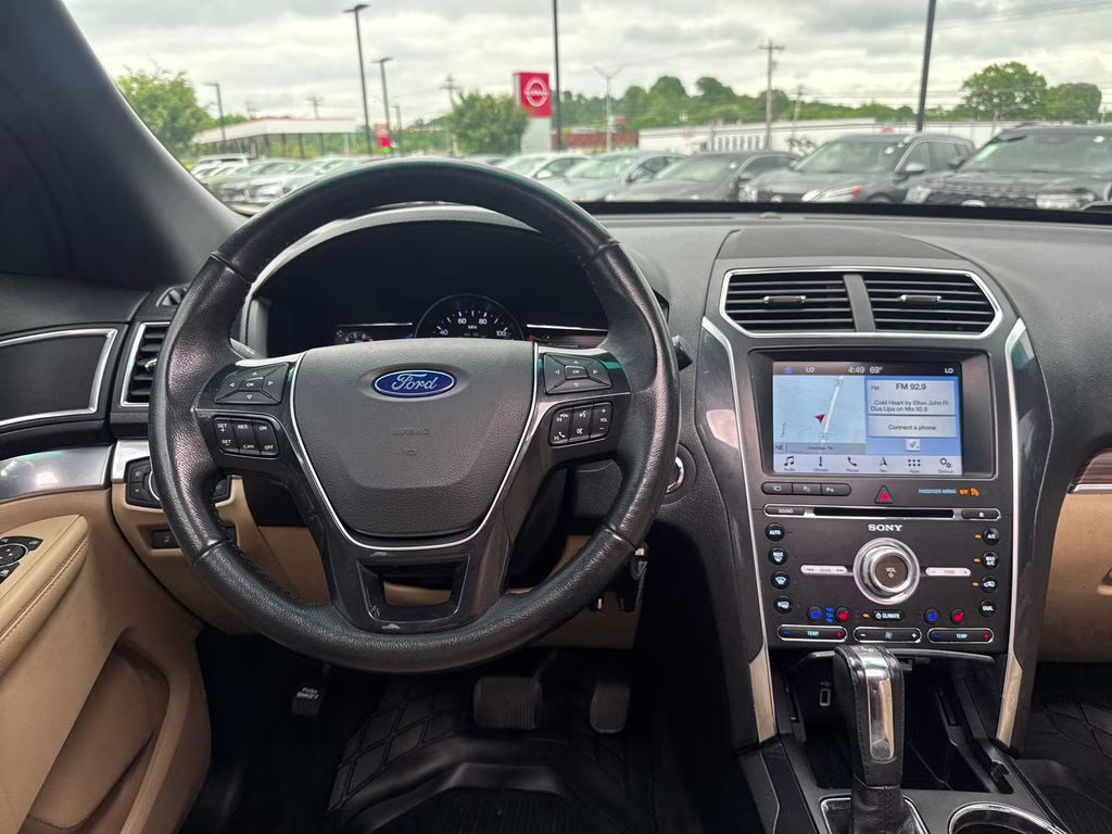 2017 White Gold Metallic Ford Explorer Limited FWD SUV