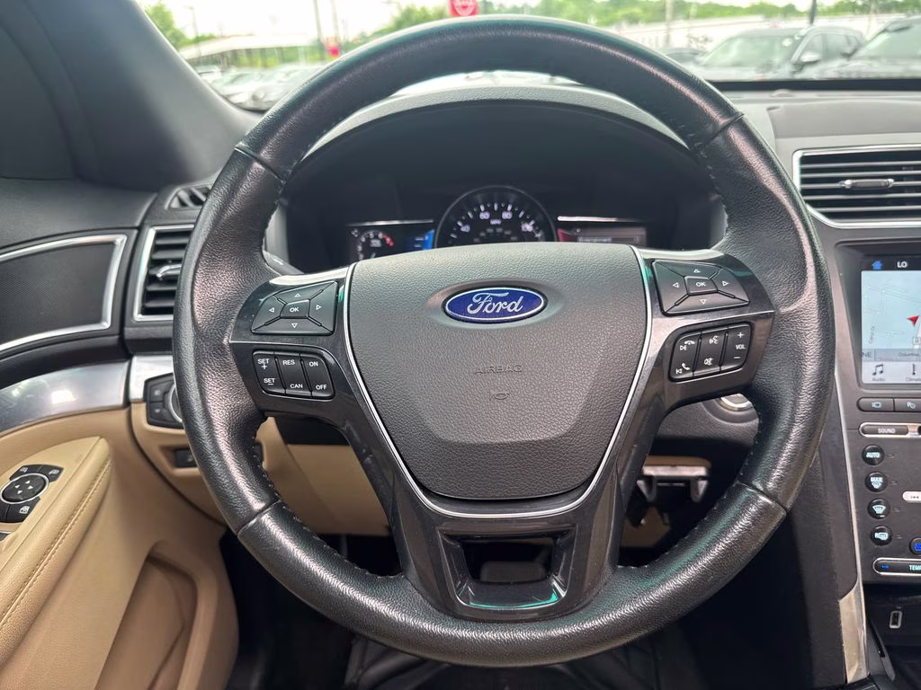 2017 White Gold Metallic Ford Explorer Limited FWD SUV