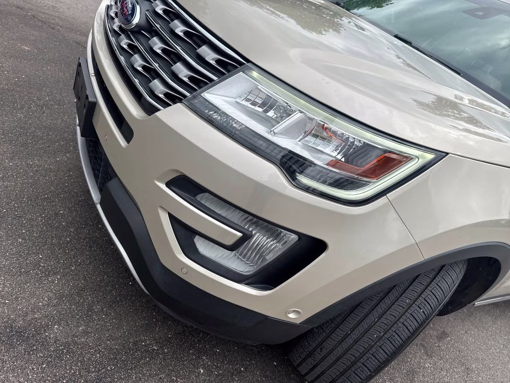 2017 White Gold Metallic Ford Explorer Limited FWD SUV