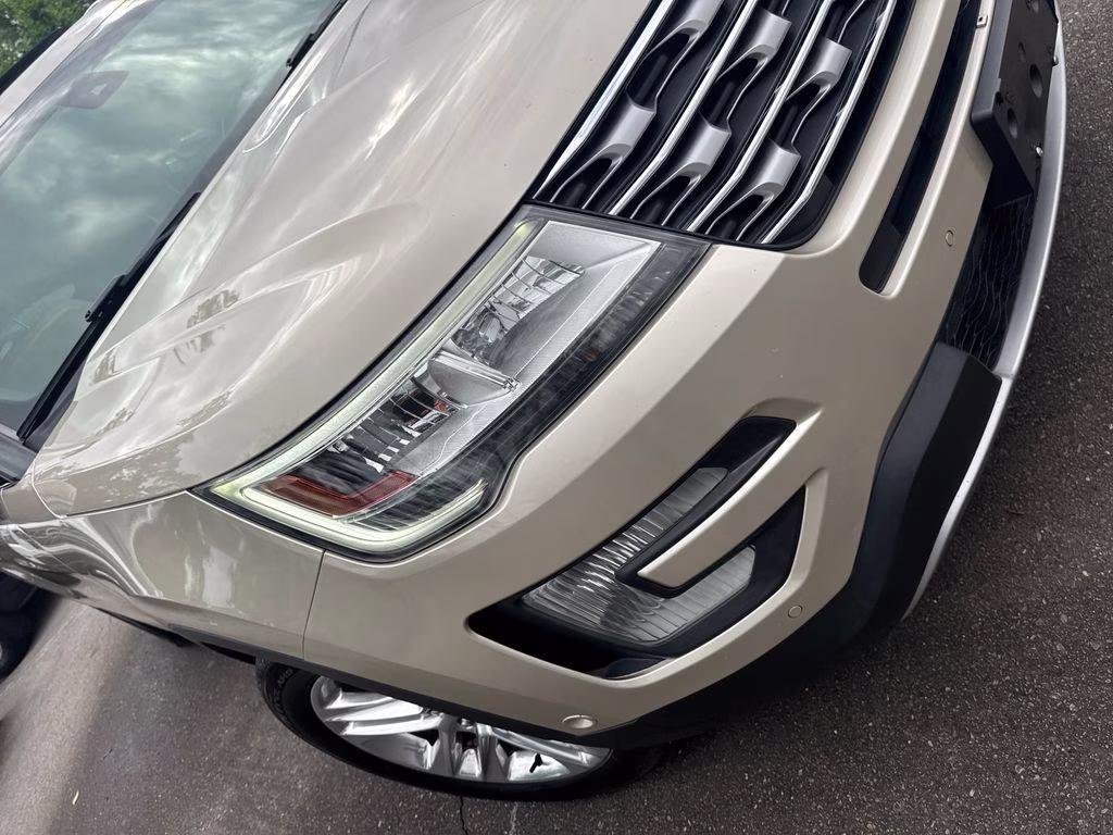 2017 White Gold Metallic Ford Explorer Limited FWD SUV