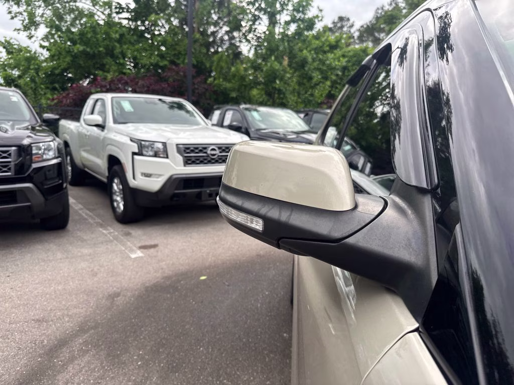 2017 White Gold Metallic Ford Explorer Limited FWD SUV