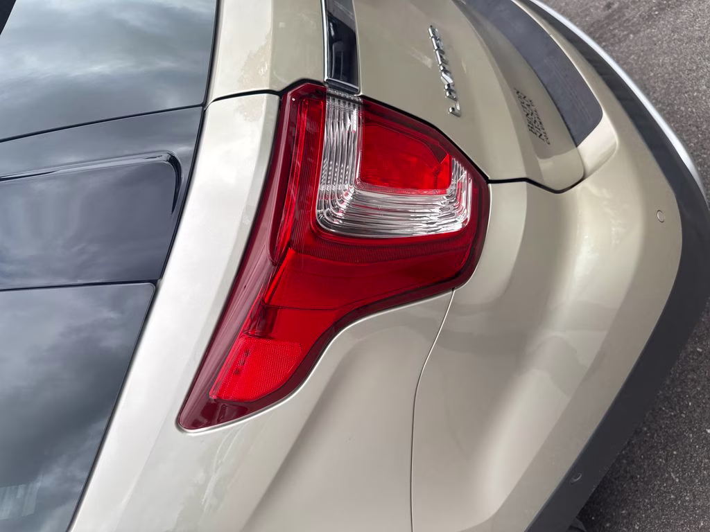 2017 White Gold Metallic Ford Explorer Limited FWD SUV