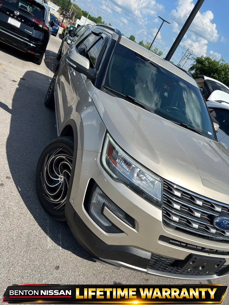 2017 White Gold Metallic Ford Explorer Limited FWD SUV