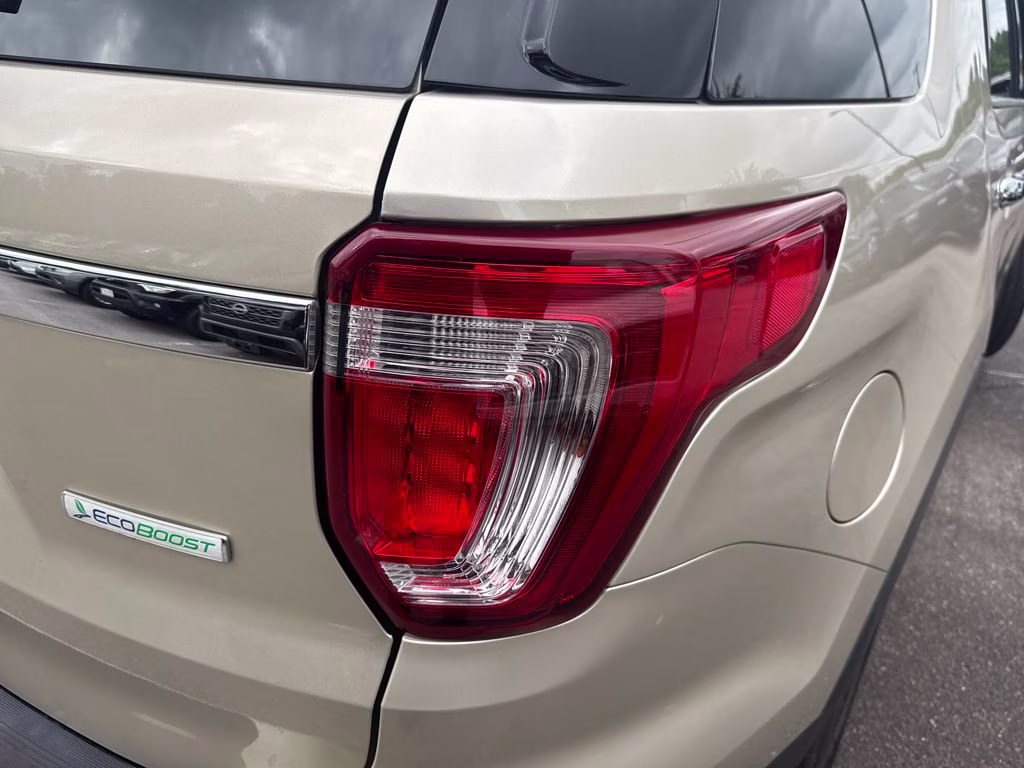 2017 White Gold Metallic Ford Explorer Limited FWD SUV