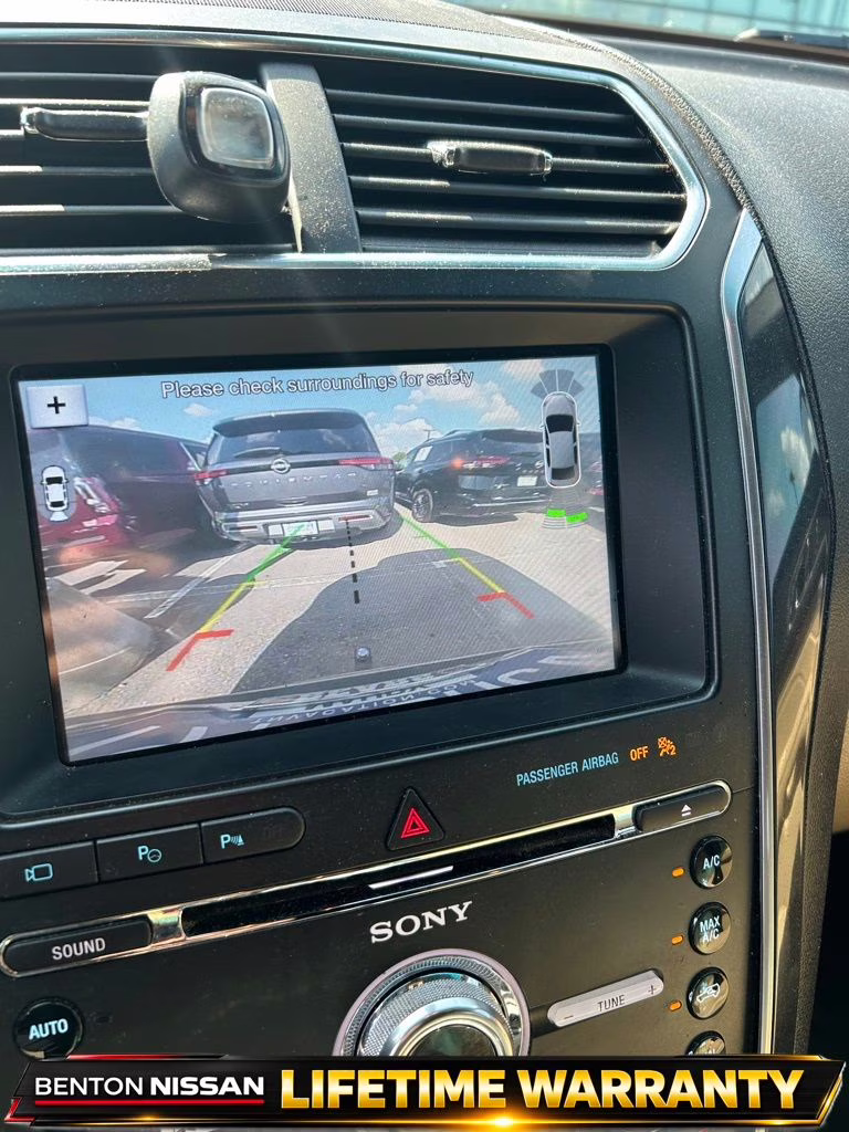 2017 White Gold Metallic Ford Explorer Limited FWD SUV