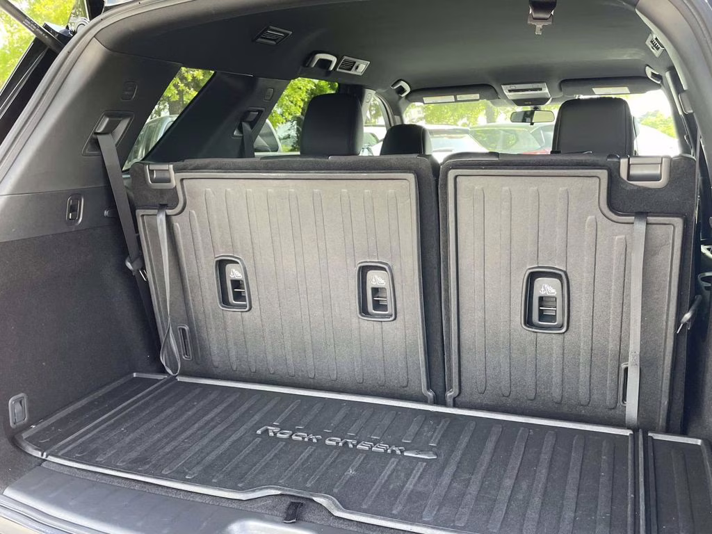 2024 Pearl White Tricoat/Super Black Nissan Pathfinder Rock Creek 4X4 SUV