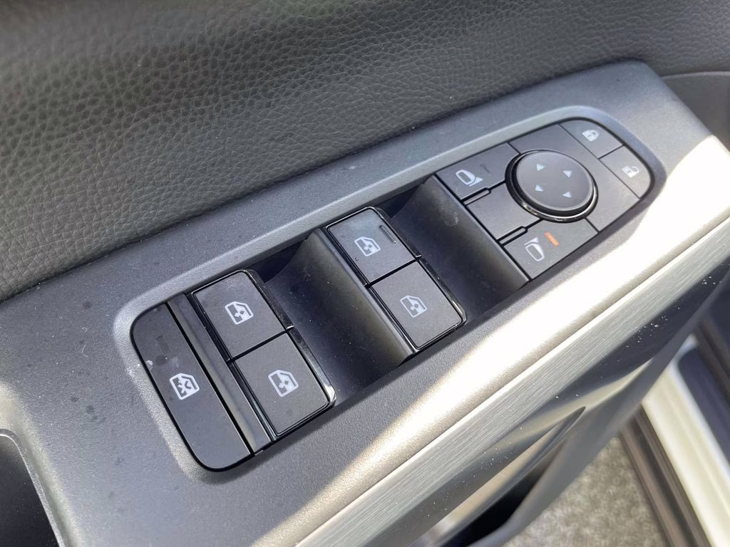 2024 Pearl White Tricoat/Super Black Nissan Pathfinder Rock Creek 4X4 SUV