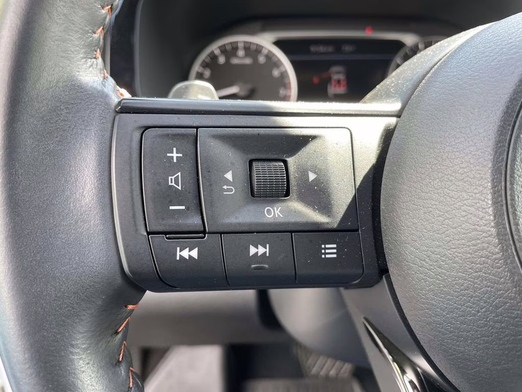 2024 Pearl White Tricoat/Super Black Nissan Pathfinder Rock Creek 4X4 SUV