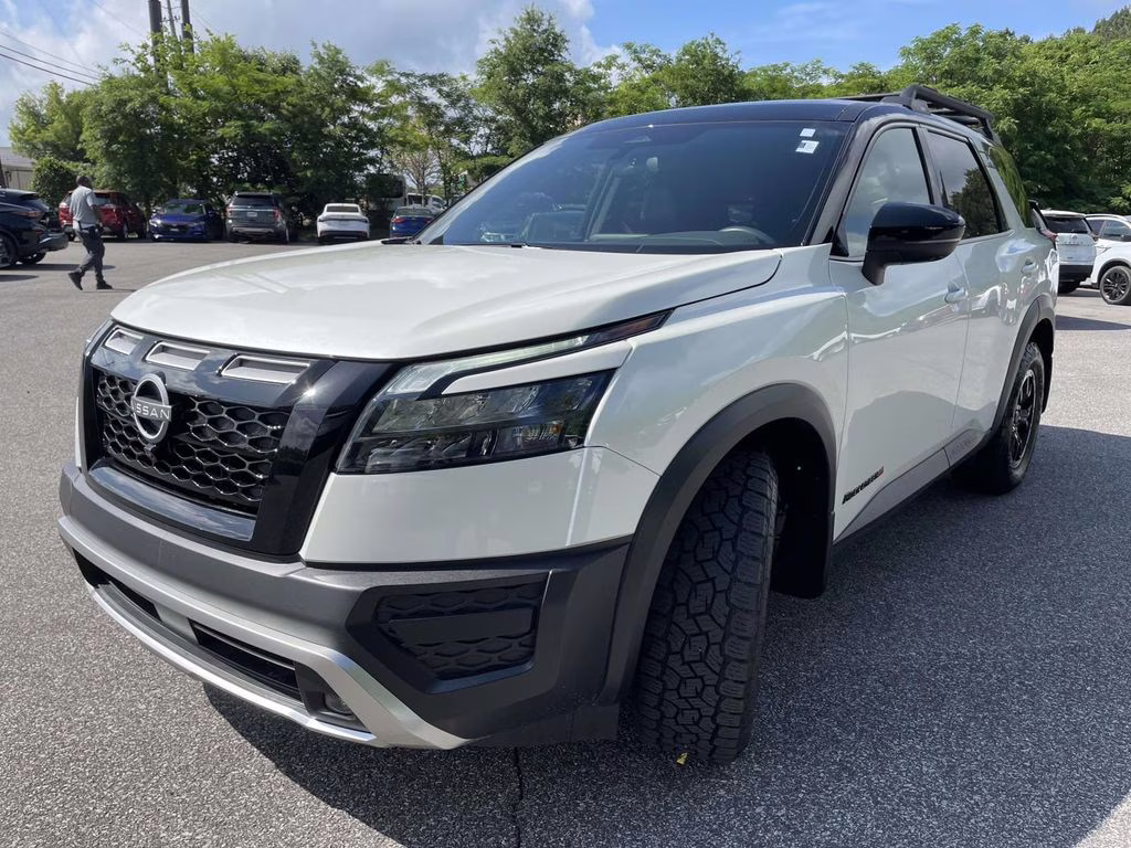 2024 Pearl White Tricoat/Super Black Nissan Pathfinder Rock Creek 4X4 SUV