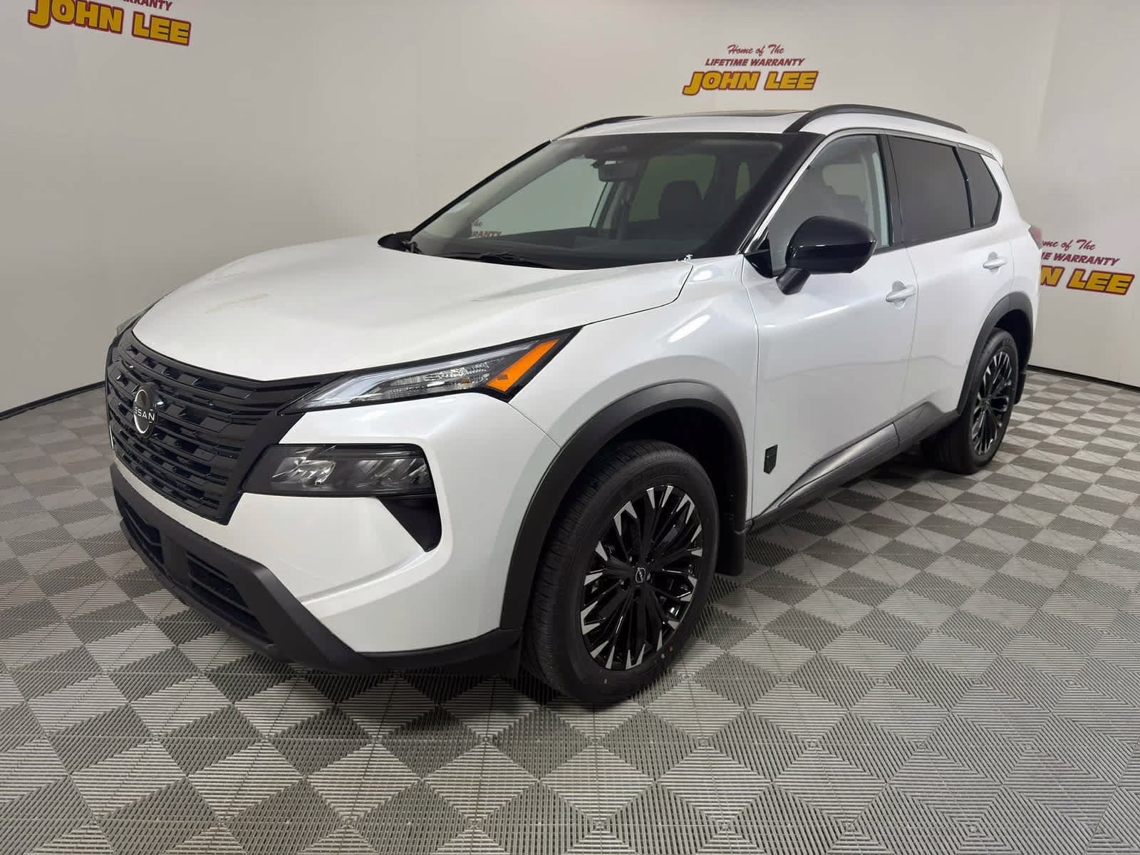 2026 Everest White Pearl Tricoat Nissan Rogue Dark Armor AWD SUV