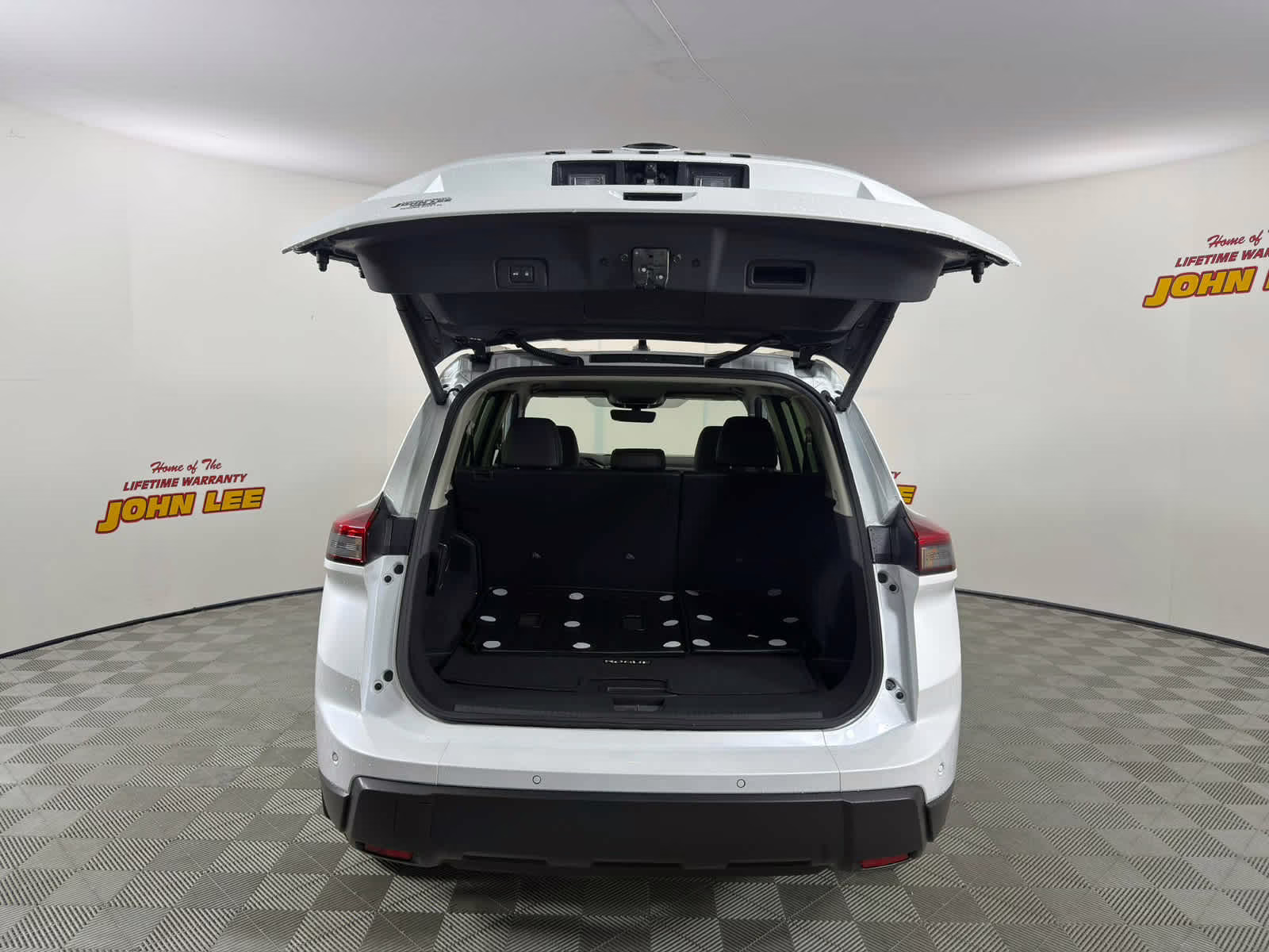 2026 Everest White Pearl Tricoat Nissan Rogue Dark Armor AWD SUV