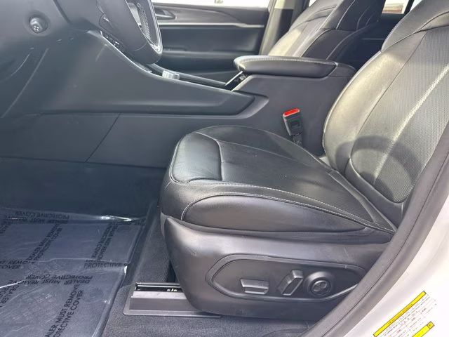 2023 Bright White Clearcoat Jeep Grand Cherokee Limited RWD SUV