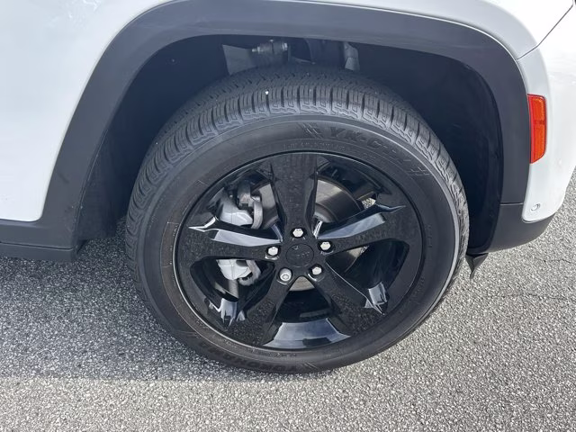 2023 Bright White Clearcoat Jeep Grand Cherokee Limited RWD SUV