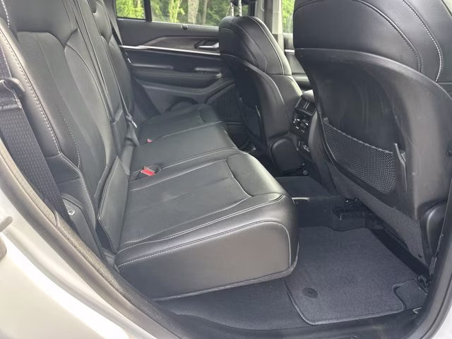 2023 Bright White Clearcoat Jeep Grand Cherokee Limited RWD SUV