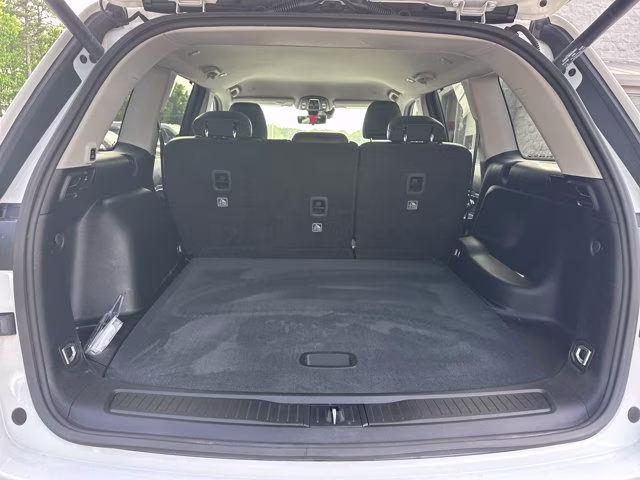 2023 Bright White Clearcoat Jeep Grand Cherokee Limited RWD SUV