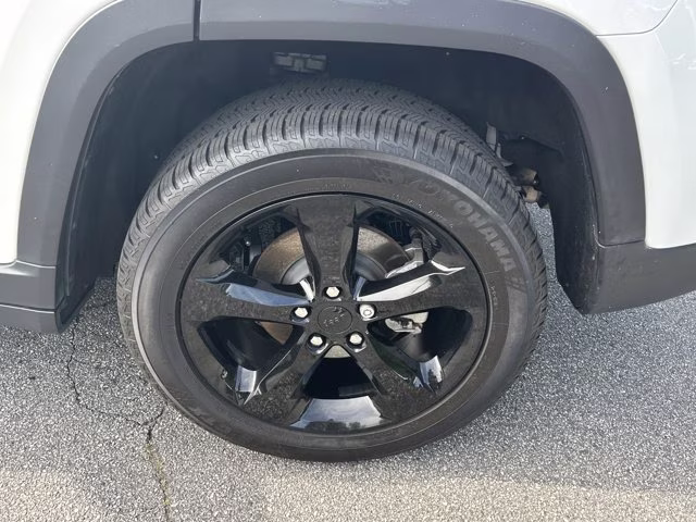 2023 Bright White Clearcoat Jeep Grand Cherokee Limited RWD SUV