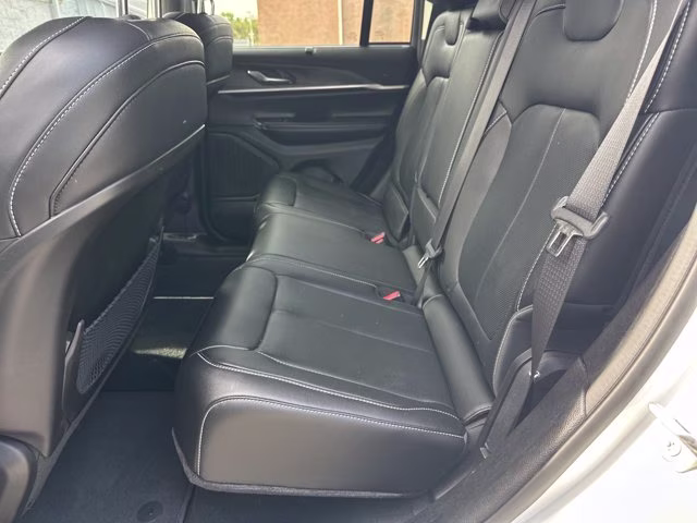 2023 Bright White Clearcoat Jeep Grand Cherokee Limited RWD SUV