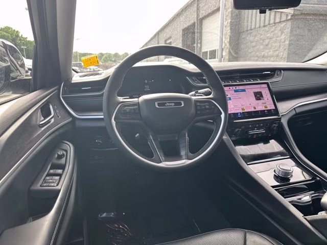 2023 Bright White Clearcoat Jeep Grand Cherokee Limited RWD SUV