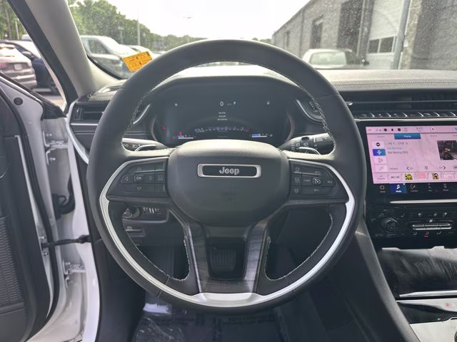 2023 Bright White Clearcoat Jeep Grand Cherokee Limited RWD SUV