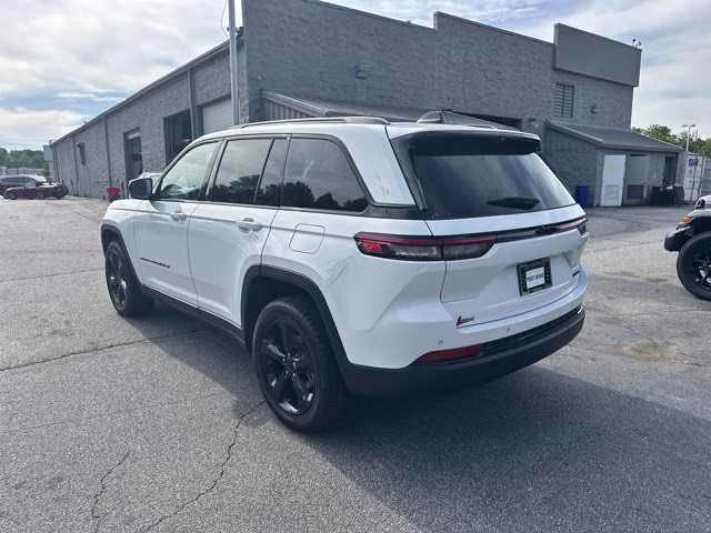 2023 Bright White Clearcoat Jeep Grand Cherokee Limited RWD SUV