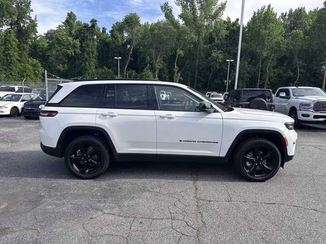 2023 Bright White Clearcoat Jeep Grand Cherokee Limited RWD SUV