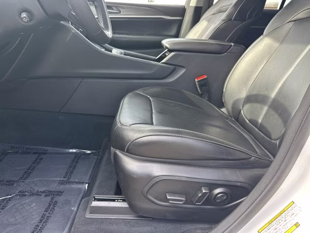 2023 Bright White Clearcoat Jeep Grand Cherokee Limited RWD SUV
