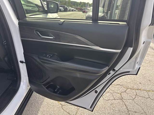2023 Bright White Clearcoat Jeep Grand Cherokee Limited RWD SUV