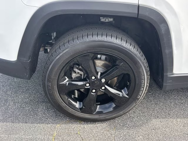 2023 Bright White Clearcoat Jeep Grand Cherokee Limited RWD SUV
