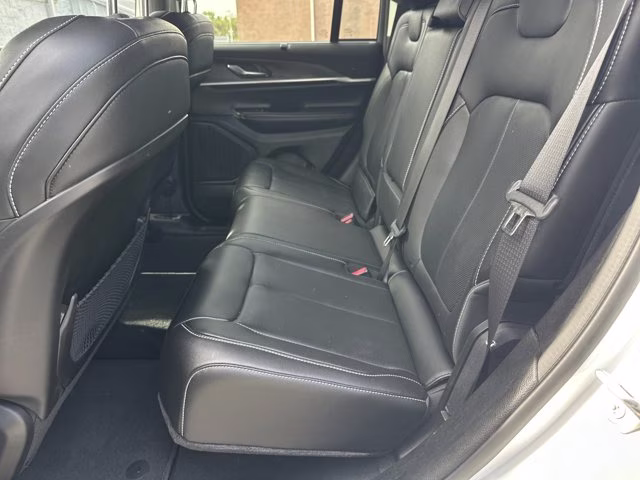 2023 Bright White Clearcoat Jeep Grand Cherokee Limited RWD SUV
