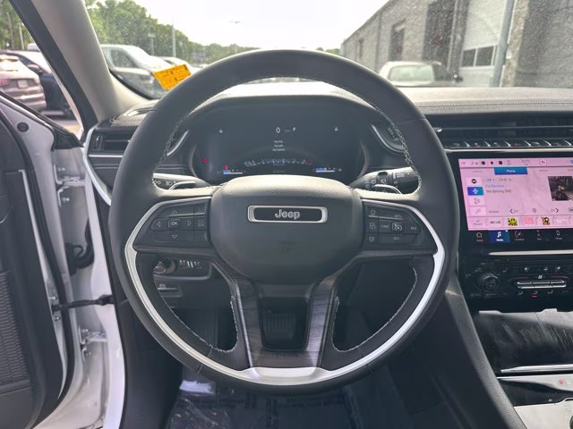 2023 Bright White Clearcoat Jeep Grand Cherokee Limited RWD SUV