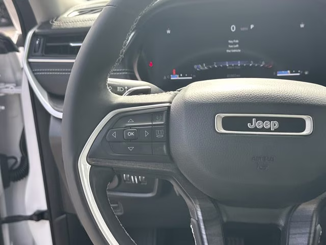 2023 Bright White Clearcoat Jeep Grand Cherokee Limited RWD SUV