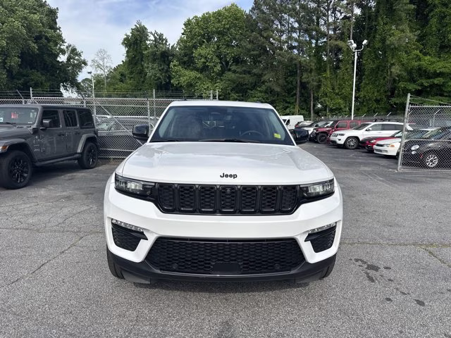 2023 Bright White Clearcoat Jeep Grand Cherokee Limited RWD SUV